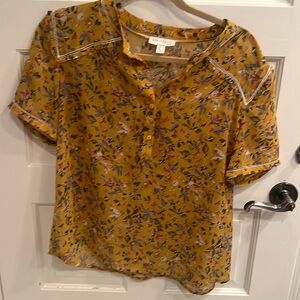 Silk floral blouse with bottomed v neck